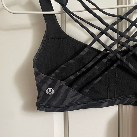 Lululemon free to be leopard sports bra - Picture 2 of 2